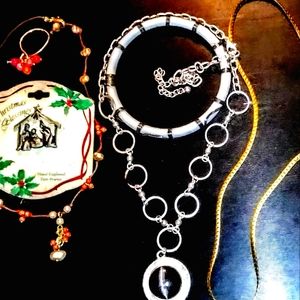 Beautiful vintage jewelry lot 3 necklaces 1 bracelet 1 ring and 1 brooch